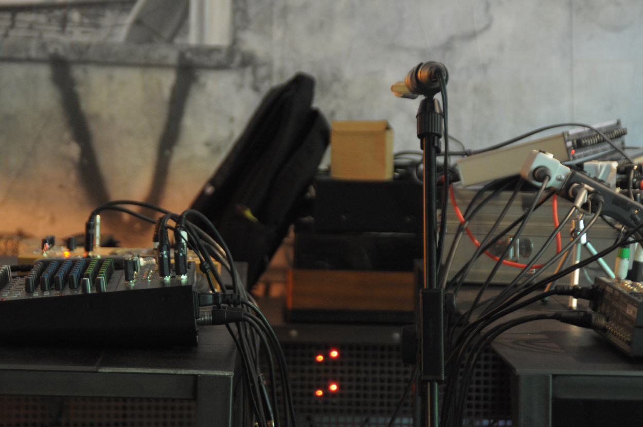 2021-05-15 Ame Zek - rauschpartikel (Ame Zek Ballonmusik, recording 5) (Mixe, Recording)